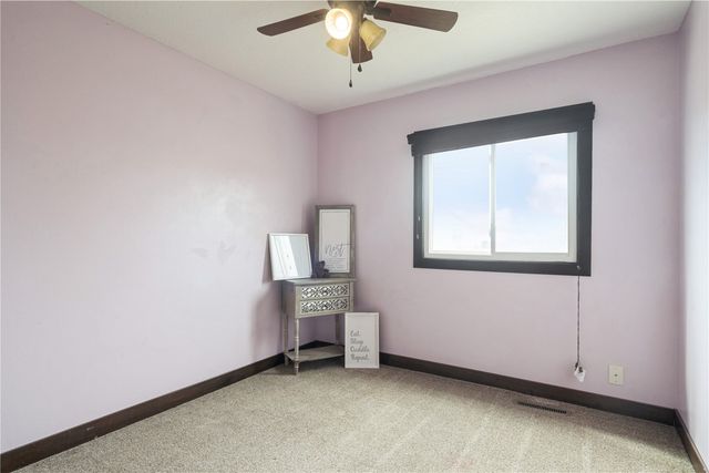 650 Olive Drive NW, Cedar Rapids, IA 52405