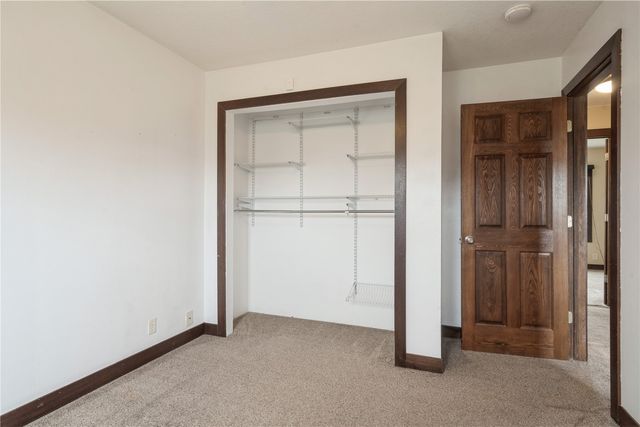 650 Olive Drive NW, Cedar Rapids, IA 52405