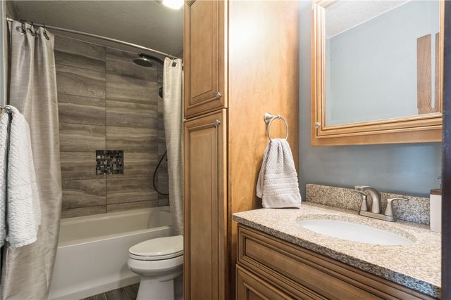 650 Olive Drive NW, Cedar Rapids, IA 52405