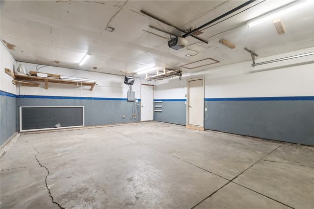 650 Olive Drive NW, Cedar Rapids, IA 52405