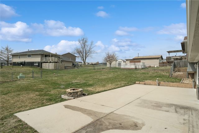 650 Olive Drive NW, Cedar Rapids, IA 52405