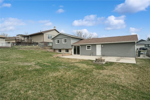 650 Olive Drive NW, Cedar Rapids, IA 52405