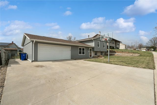 650 Olive Drive NW, Cedar Rapids, IA 52405