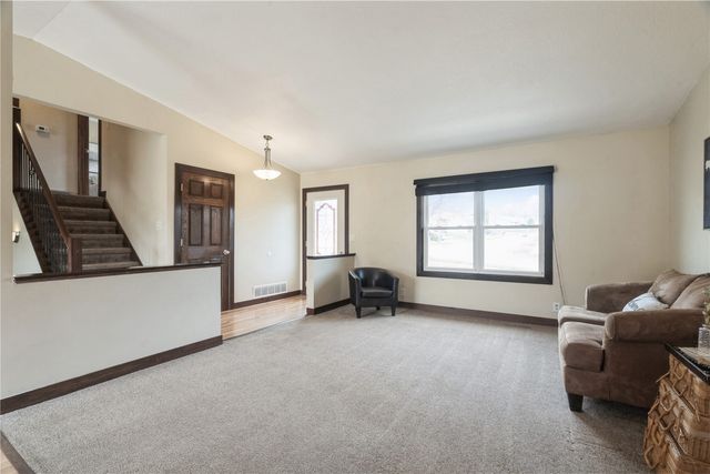 650 Olive Drive NW, Cedar Rapids, IA 52405