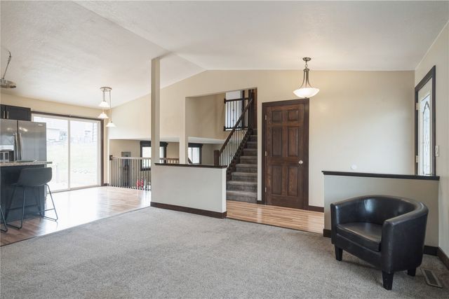 650 Olive Drive NW, Cedar Rapids, IA 52405