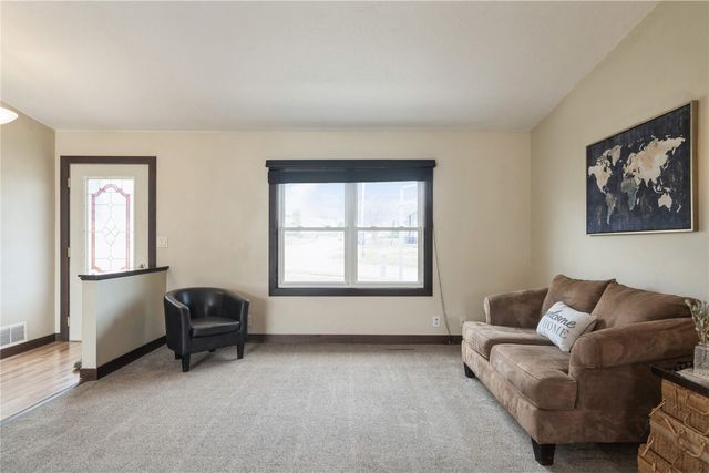 650 Olive Drive NW, Cedar Rapids, IA 52405