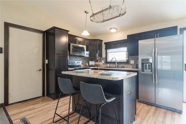 650 Olive Drive NW, Cedar Rapids, IA 52405