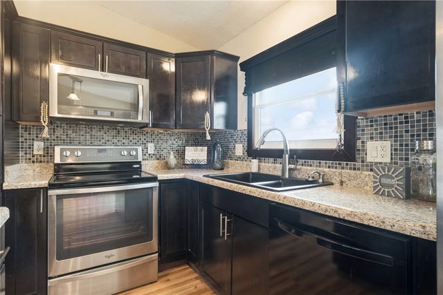 650 Olive Drive NW, Cedar Rapids, IA 52405