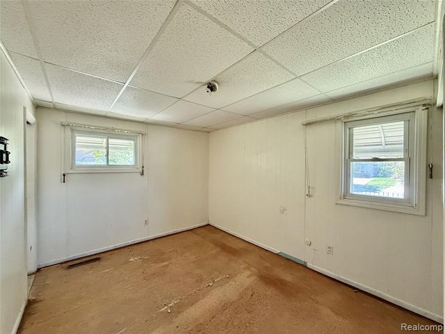 1015 W Carpenter Road, Flint, MI 48505