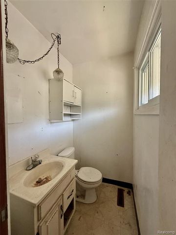 1015 W Carpenter Road, Flint, MI 48505