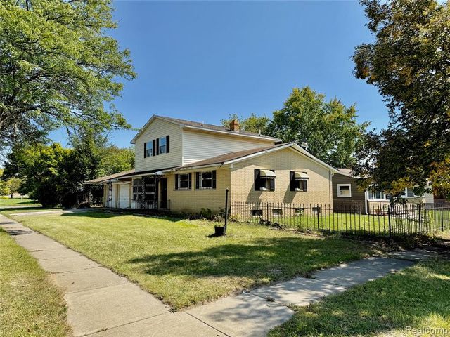 1015 W Carpenter Road, Flint, MI 48505