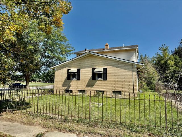 1015 W Carpenter Road, Flint, MI 48505