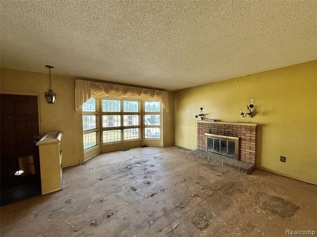 1015 W Carpenter Road, Flint, MI 48505