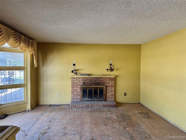 1015 W Carpenter Road, Flint, MI 48505