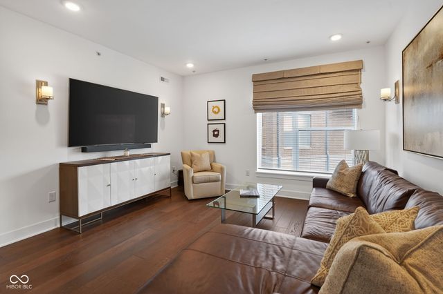 110 E North Street, Indianapolis, IN 46204