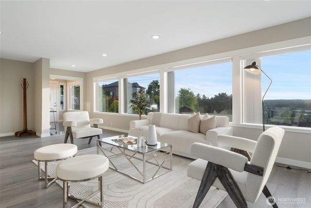 420 Renton Avenue S, Renton, WA 98057