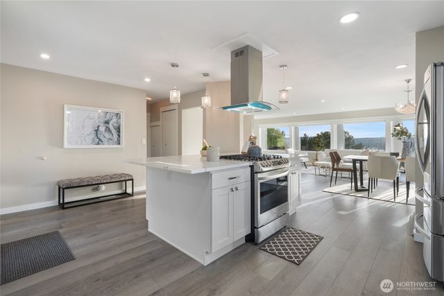 420 Renton Avenue S, Renton, WA 98057