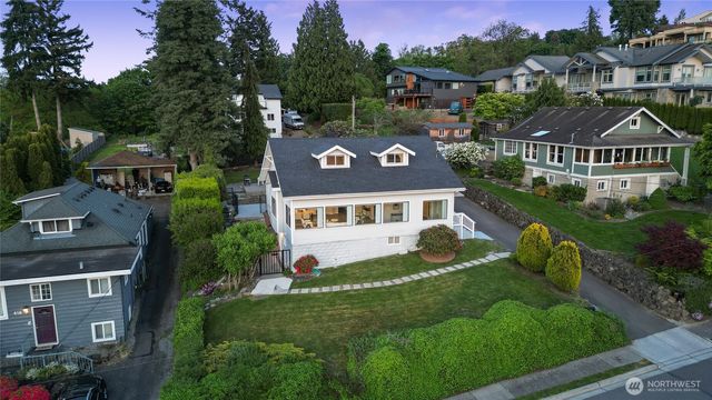 420 Renton Avenue S, Renton, WA 98057