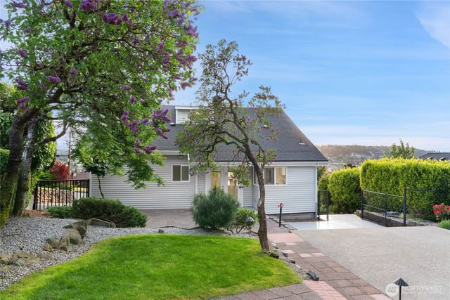 420 Renton Avenue S, Renton, WA 98057