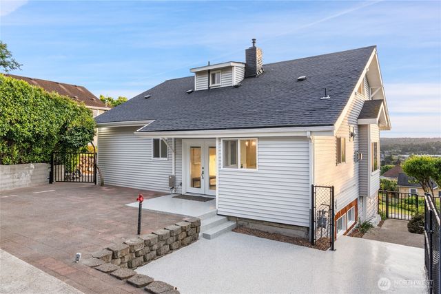 420 Renton Avenue S, Renton, WA 98057