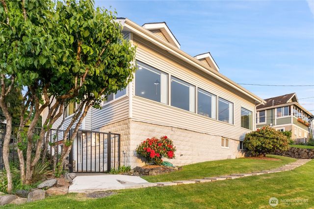 420 Renton Avenue S, Renton, WA 98057