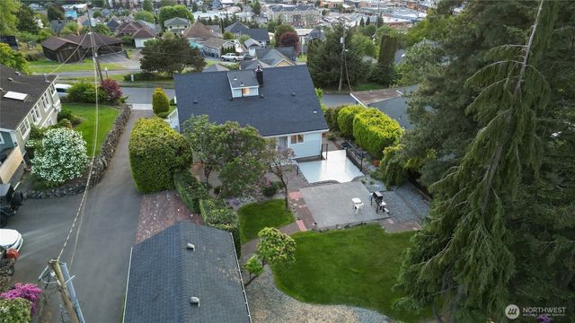 420 Renton Avenue S, Renton, WA 98057