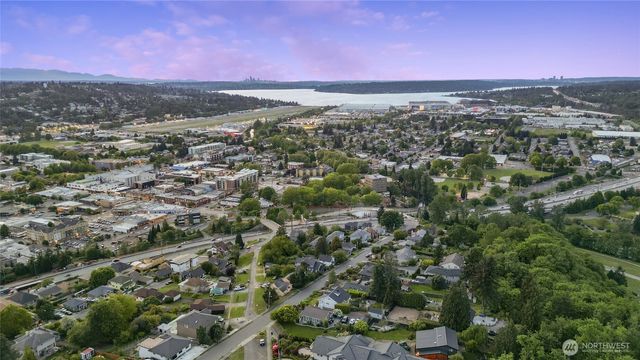 420 Renton Avenue S, Renton, WA 98057