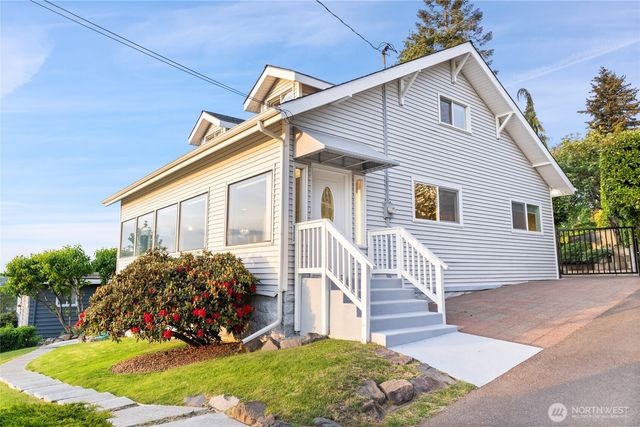 420 Renton Avenue S, Renton, WA 98057