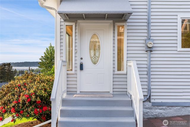 420 Renton Avenue S, Renton, WA 98057