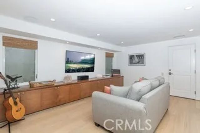 214 Marguerite Avenue, Corona Del Mar, CA 92625