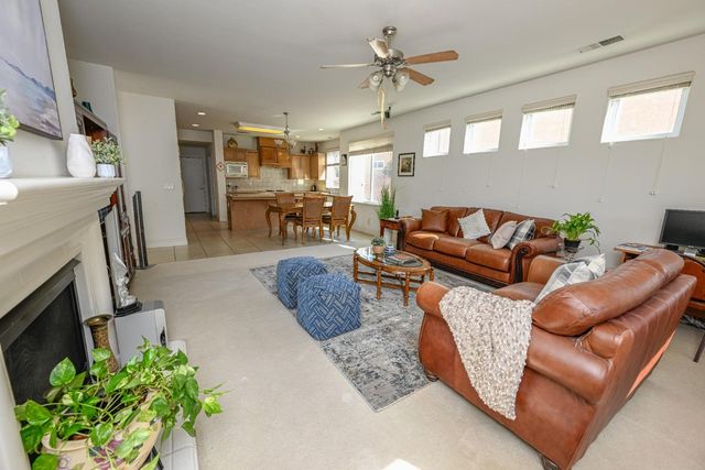 2809 E Omaha Avenue, Fresno, CA 93720