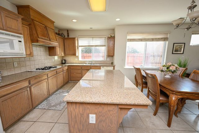 2809 E Omaha Avenue, Fresno, CA 93720