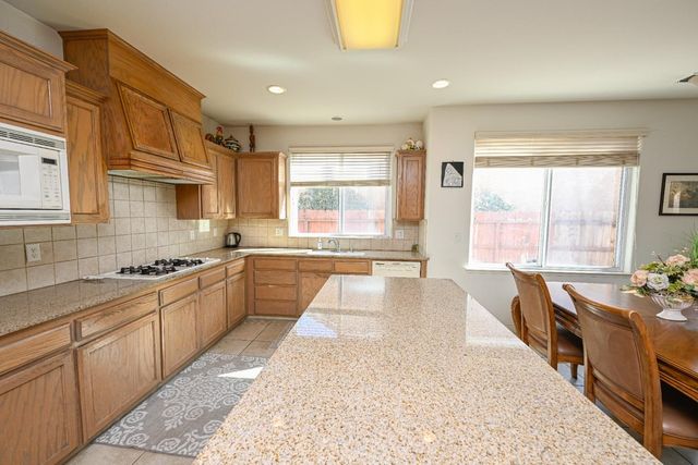 2809 E Omaha Avenue, Fresno, CA 93720