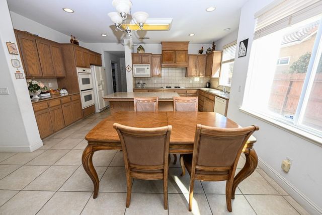 2809 E Omaha Avenue, Fresno, CA 93720