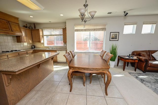 2809 E Omaha Avenue, Fresno, CA 93720