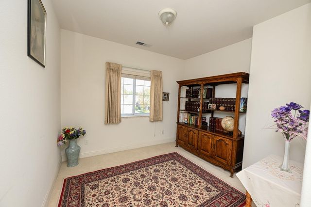 2809 E Omaha Avenue, Fresno, CA 93720