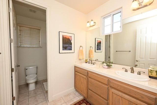 2809 E Omaha Avenue, Fresno, CA 93720