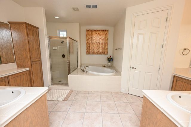 2809 E Omaha Avenue, Fresno, CA 93720