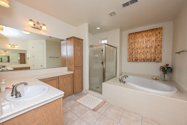 2809 E Omaha Avenue, Fresno, CA 93720