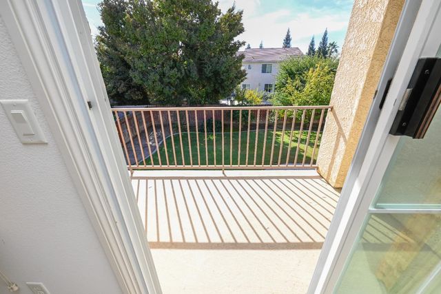 2809 E Omaha Avenue, Fresno, CA 93720