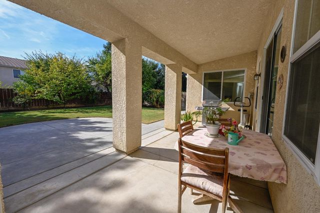 2809 E Omaha Avenue, Fresno, CA 93720