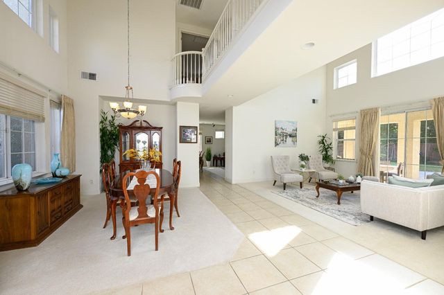 2809 E Omaha Avenue, Fresno, CA 93720