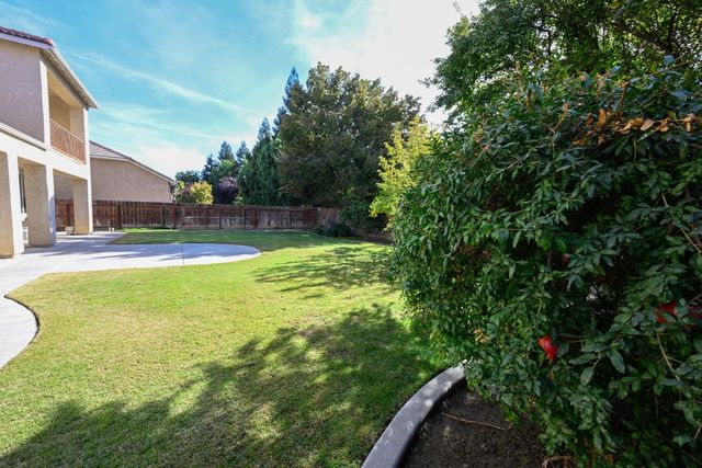 2809 E Omaha Avenue, Fresno, CA 93720