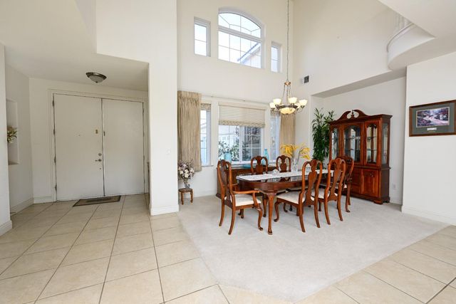 2809 E Omaha Avenue, Fresno, CA 93720