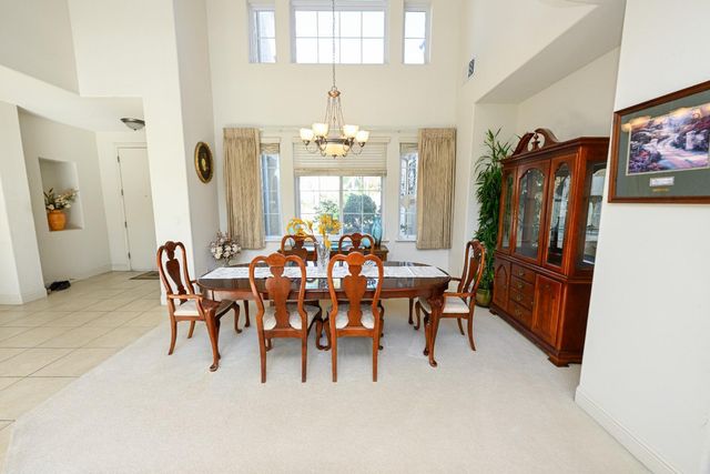 2809 E Omaha Avenue, Fresno, CA 93720