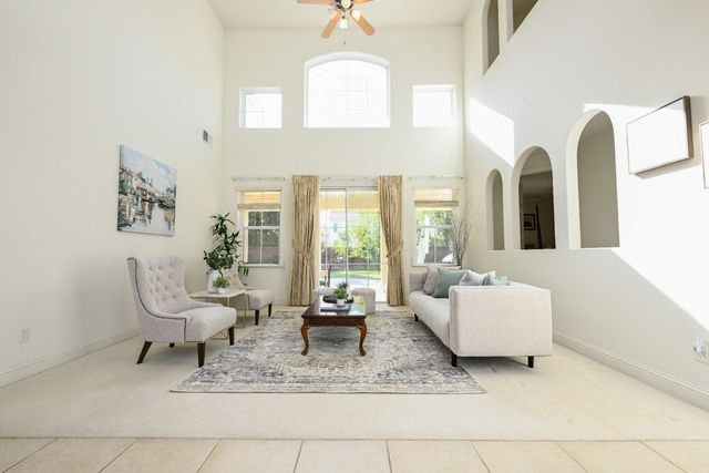 2809 E Omaha Avenue, Fresno, CA 93720