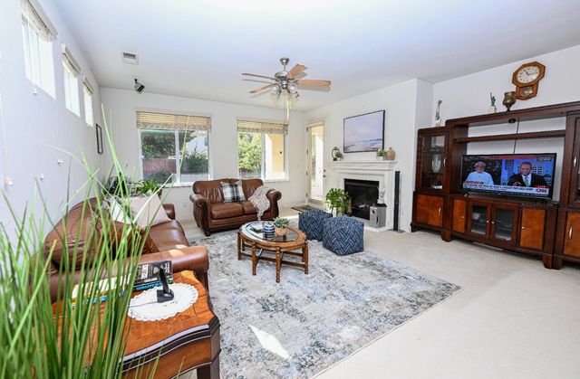 2809 E Omaha Avenue, Fresno, CA 93720