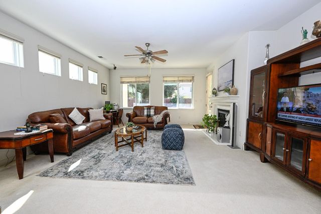 2809 E Omaha Avenue, Fresno, CA 93720
