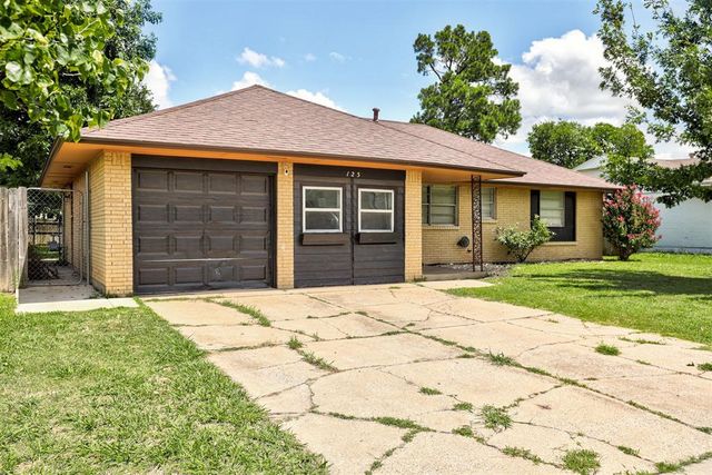 125 SW 11th Street, Moore, OK 73160