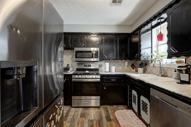 125 SW 11th Street, Moore, OK 73160